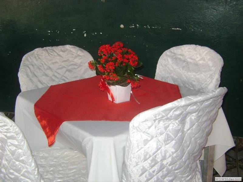 Arranjo de mesa de convidados.