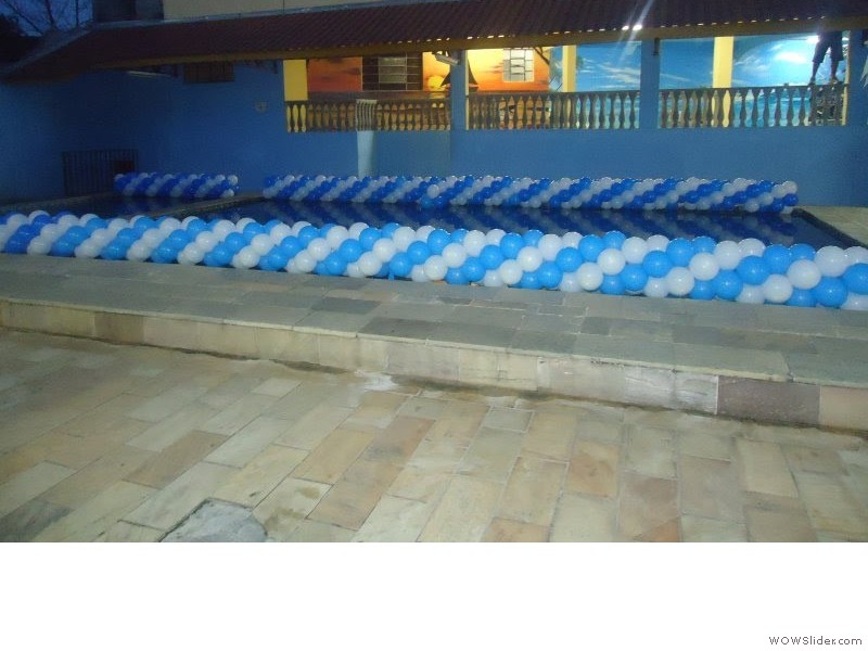 Piscina do salão decorada com balão